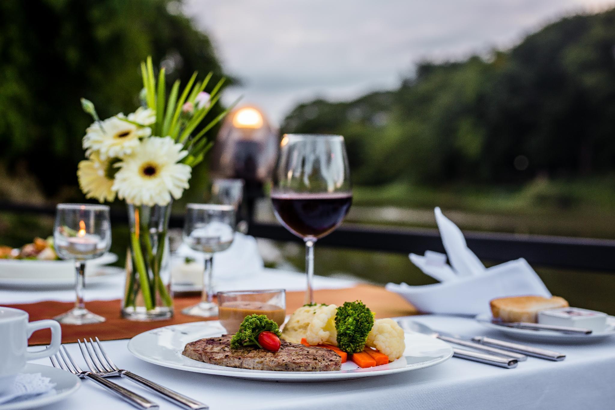 Aruntara Riverside Boutique Hotel Chiang Mai Buitenkant foto
